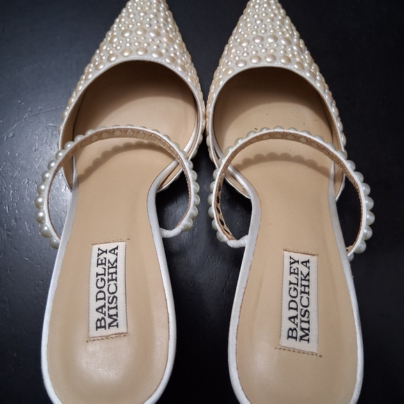 Badgley Mischka White Satin Duchess Pointed Toe Mules/Slip Ons    Size 8.5 - Picture 4 of 10